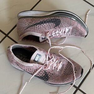 Nike flying racer macaron strawberry pink (men’s 5.5)
